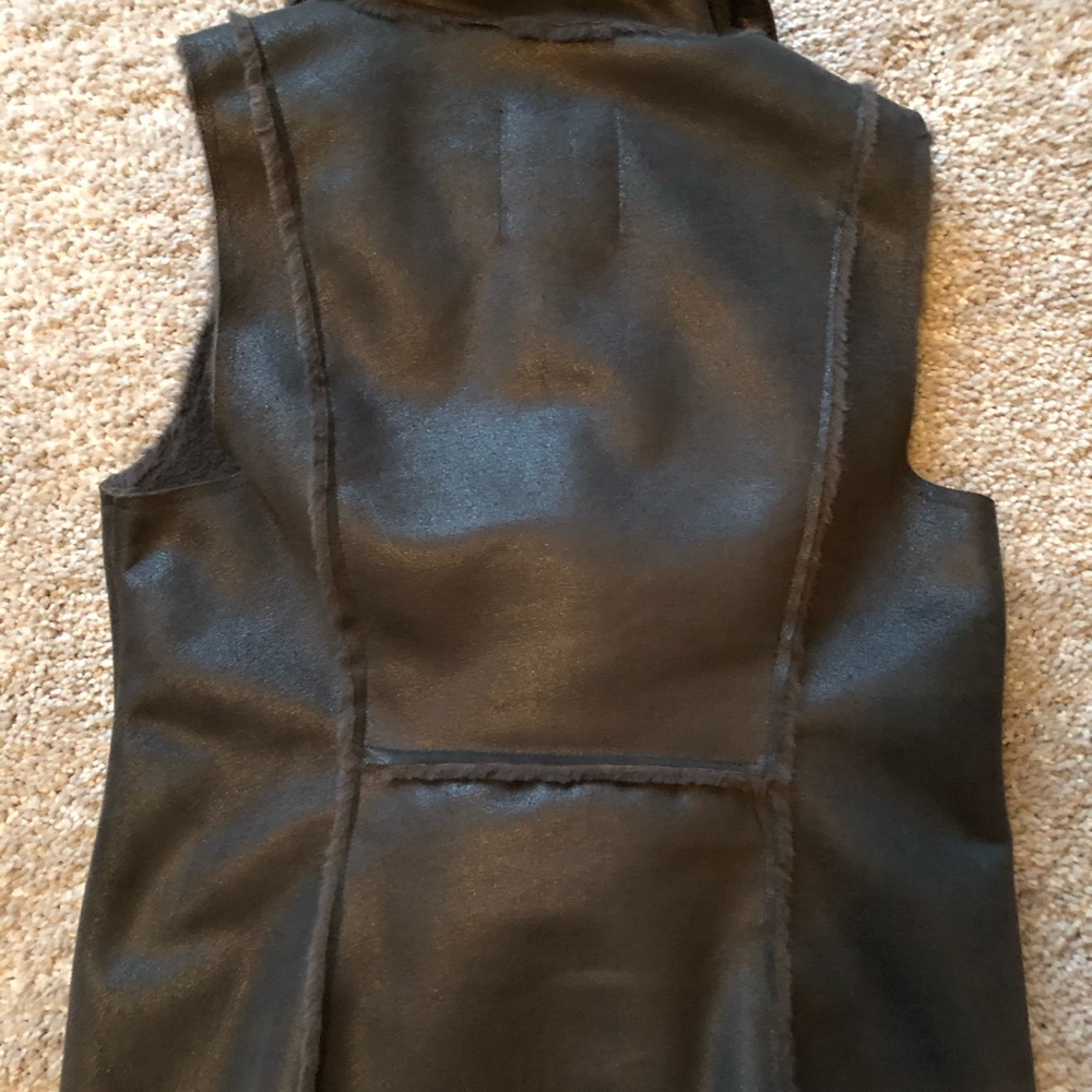 Vest - Picture 5 of 5